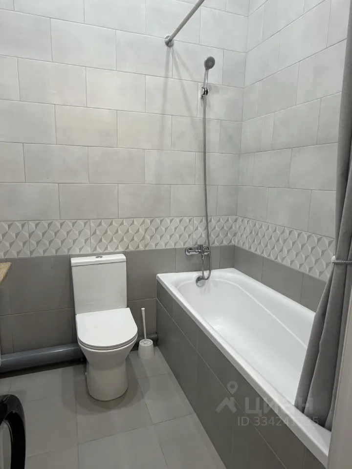 2-к квартира, 42 м², 1/6 эт.